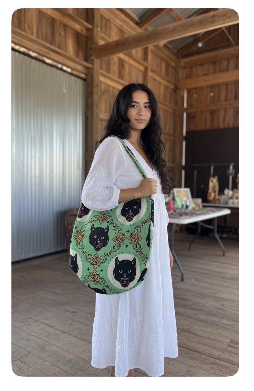 Regency style print hobo Bag w/black cat