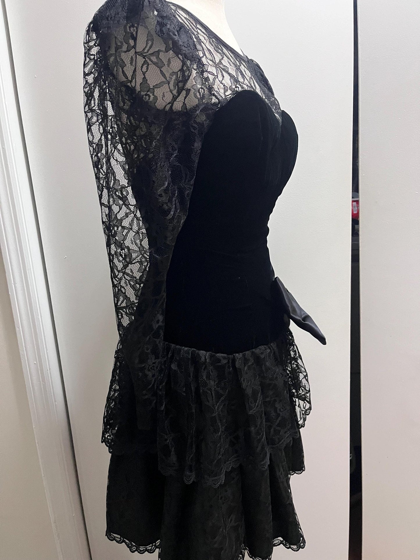 1980’s Formal Dress in velvet & Lace XS