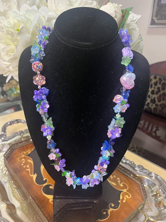 Beaded chunky necklace w/ acrylic floral design