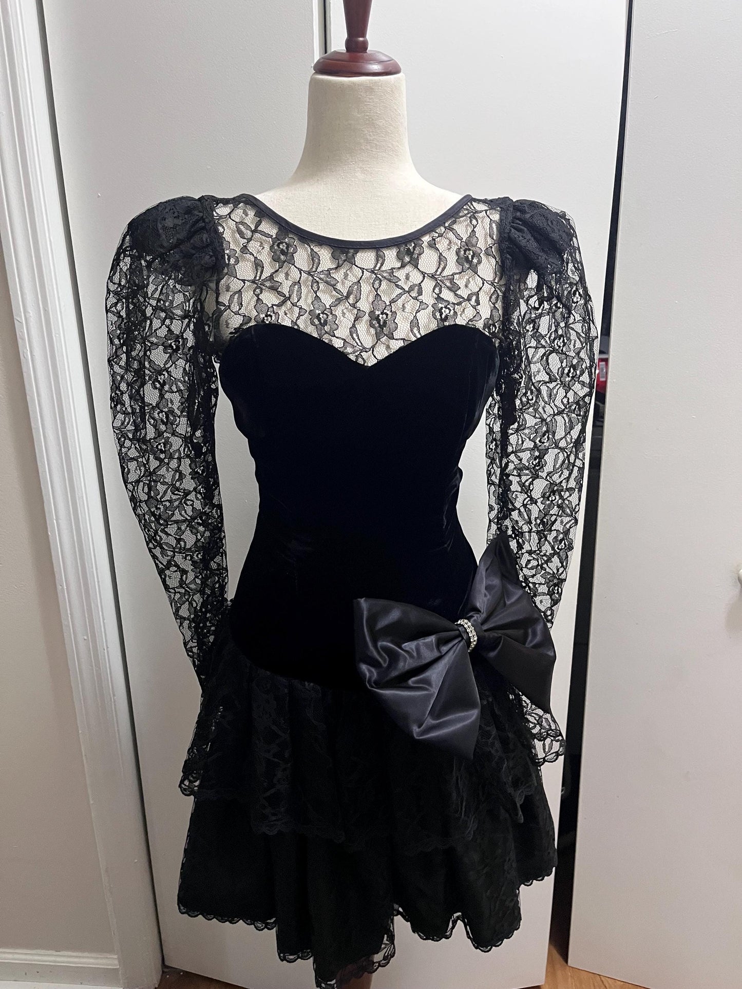 1980’s Formal Dress in velvet & Lace XS