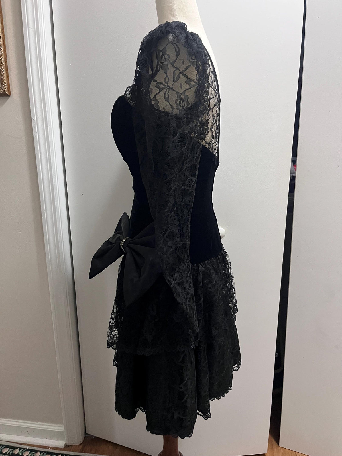 1980’s Formal Dress in velvet & Lace XS