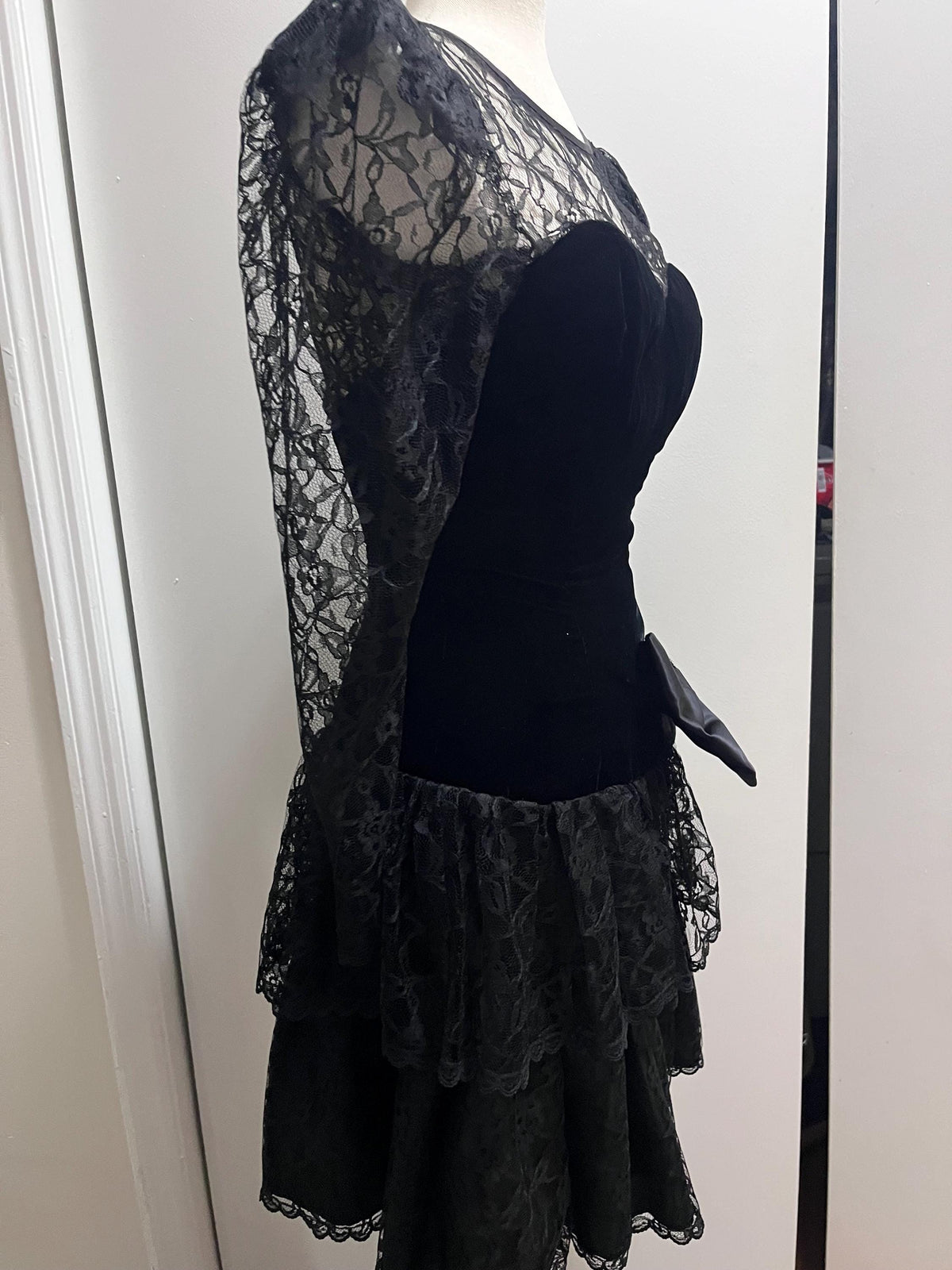 1980’s Formal Dress in velvet & Lace XS