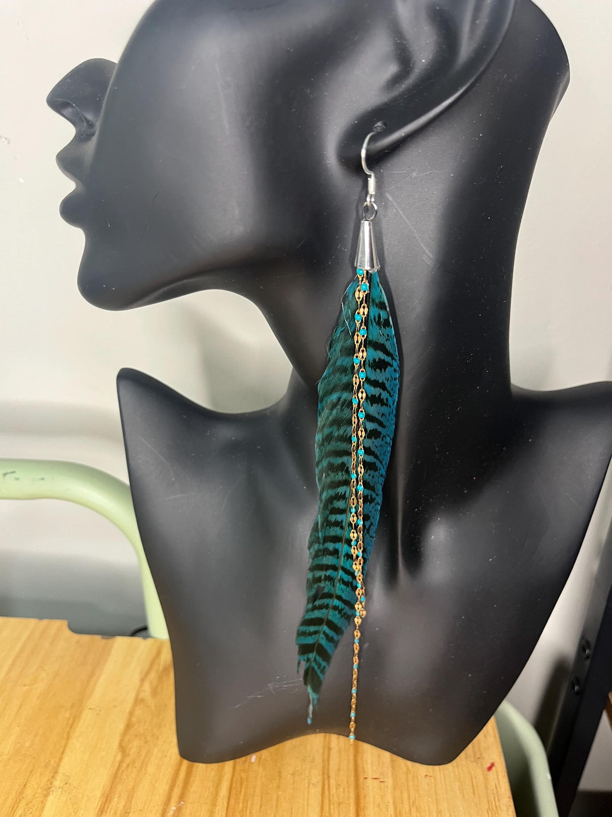 Feather earrings with chain