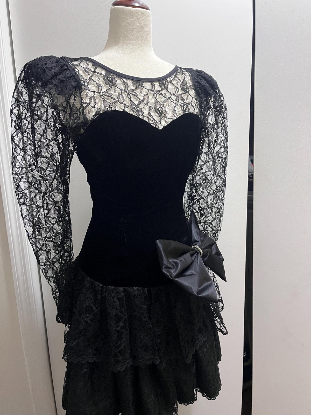 1980’s Formal Dress in velvet & Lace XS