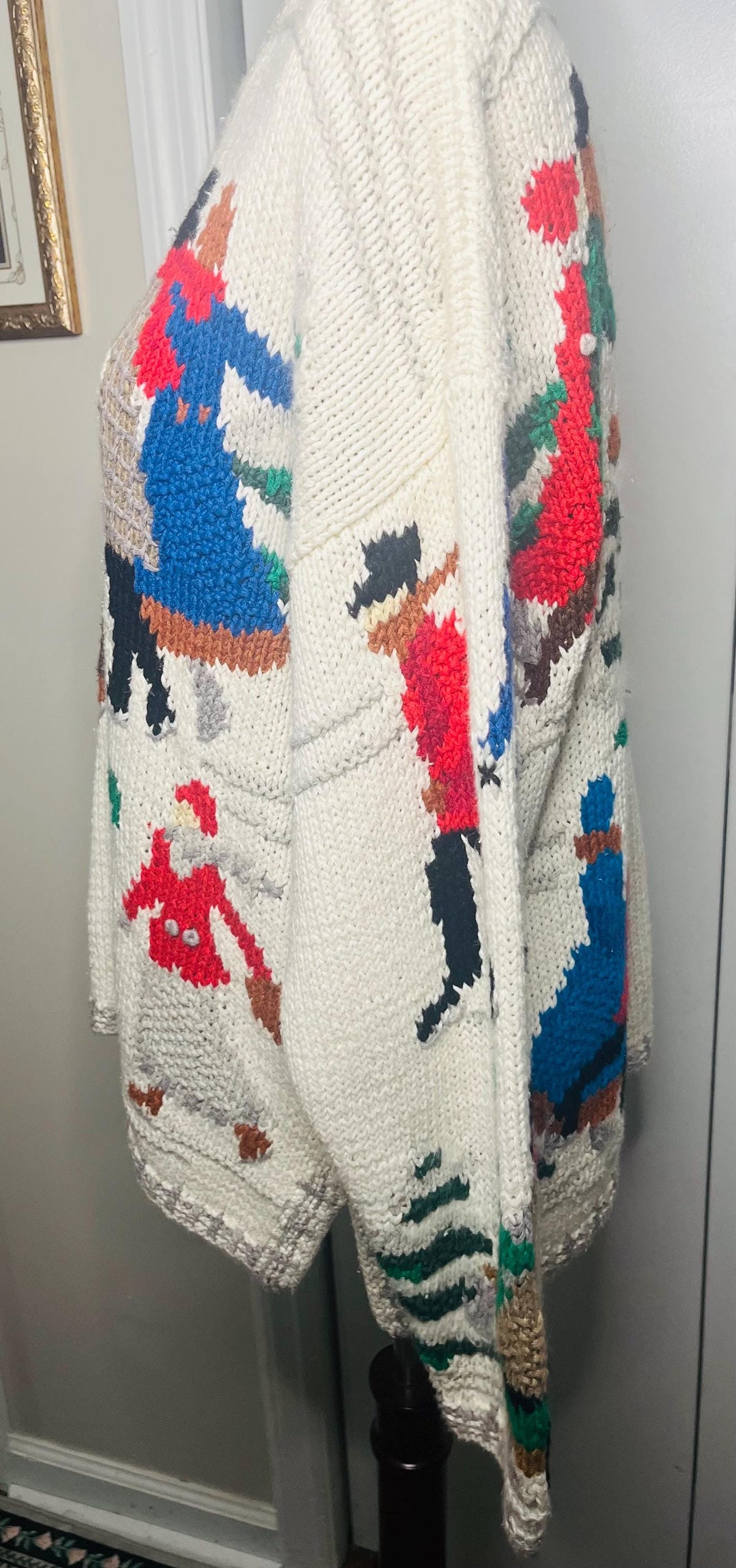 Women’s knitted sweater with winter theme L