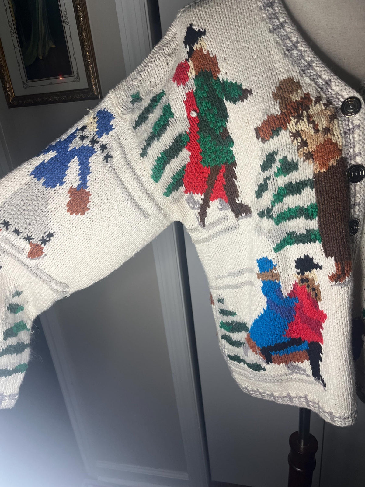 Women’s knitted sweater with winter theme L