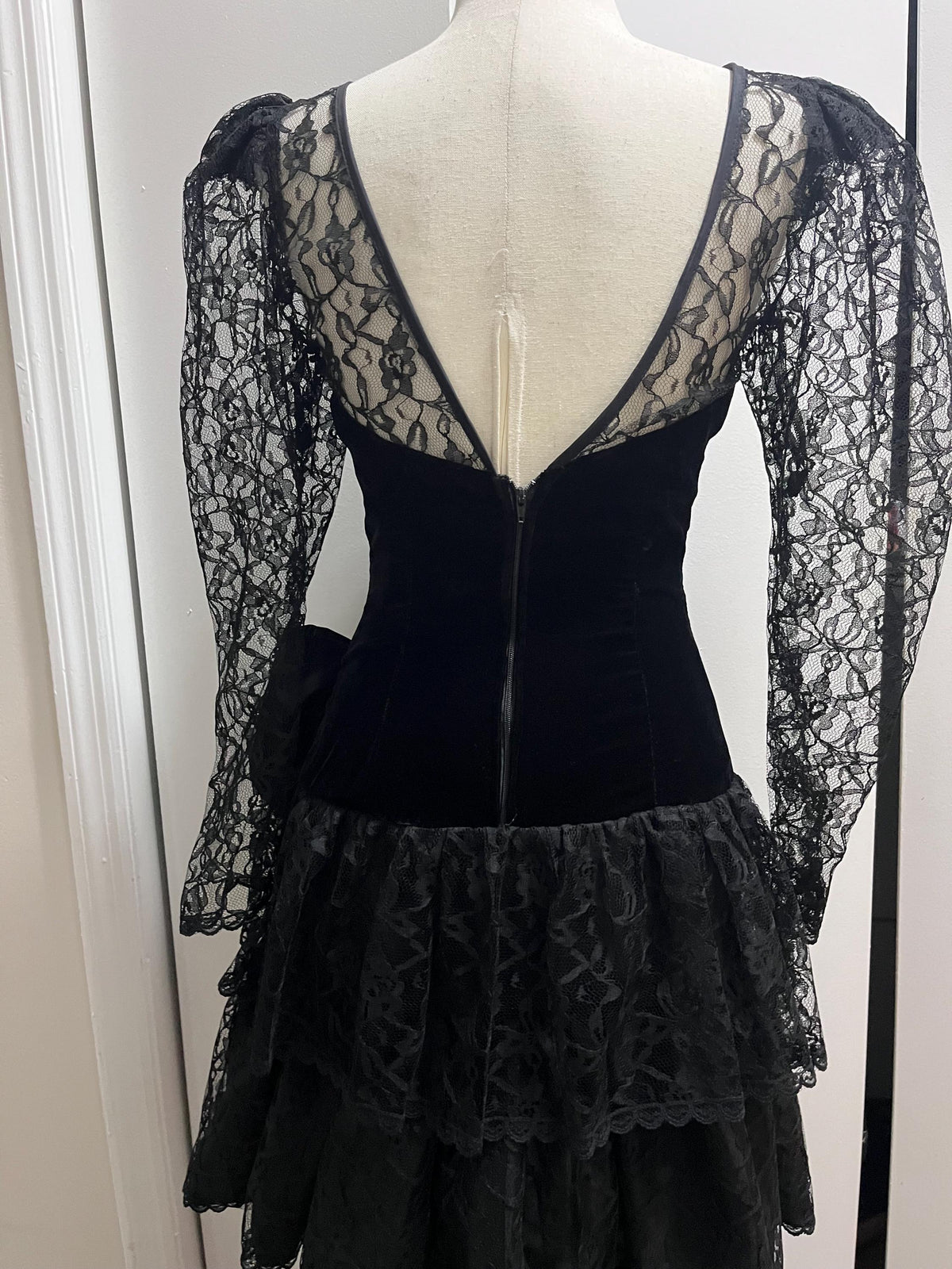 1980’s Formal Dress in velvet & Lace XS