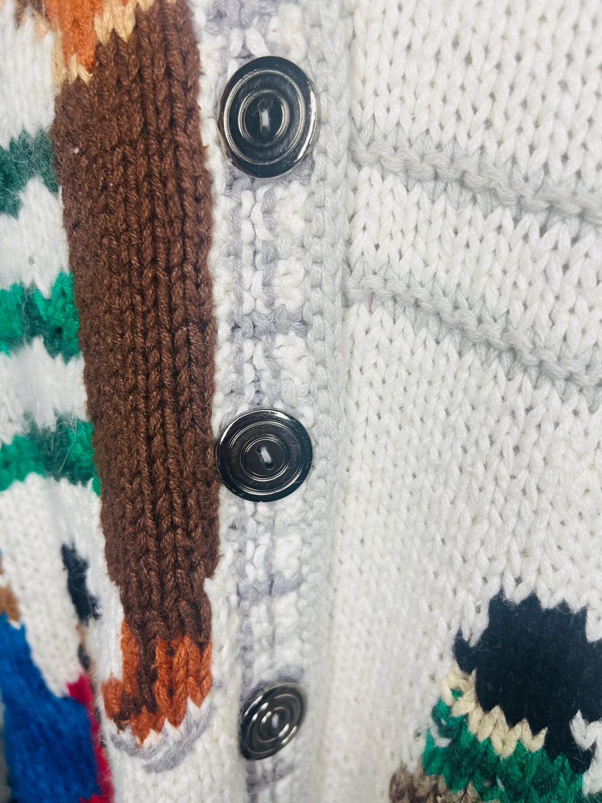 Women’s knitted sweater with winter theme L
