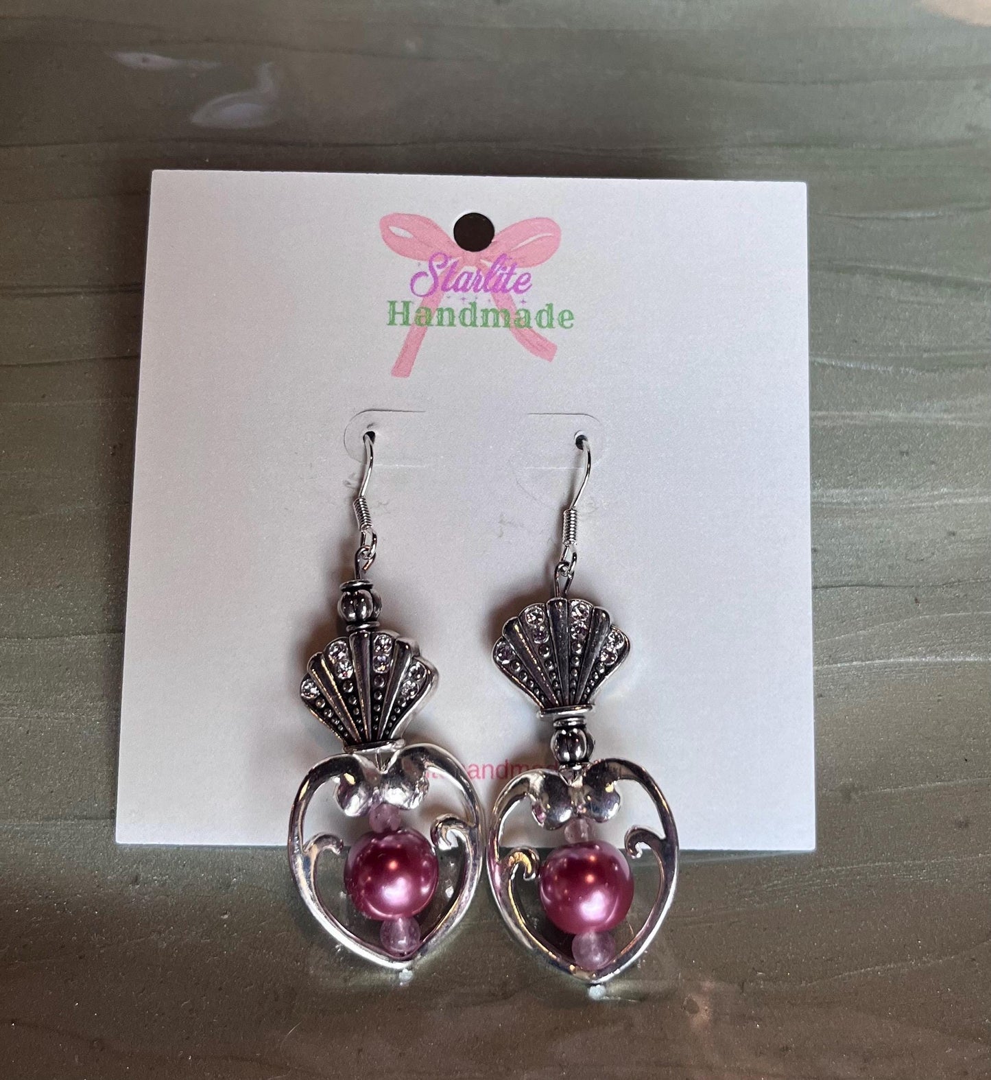 Heart crowned style earrings w/ Pink bead