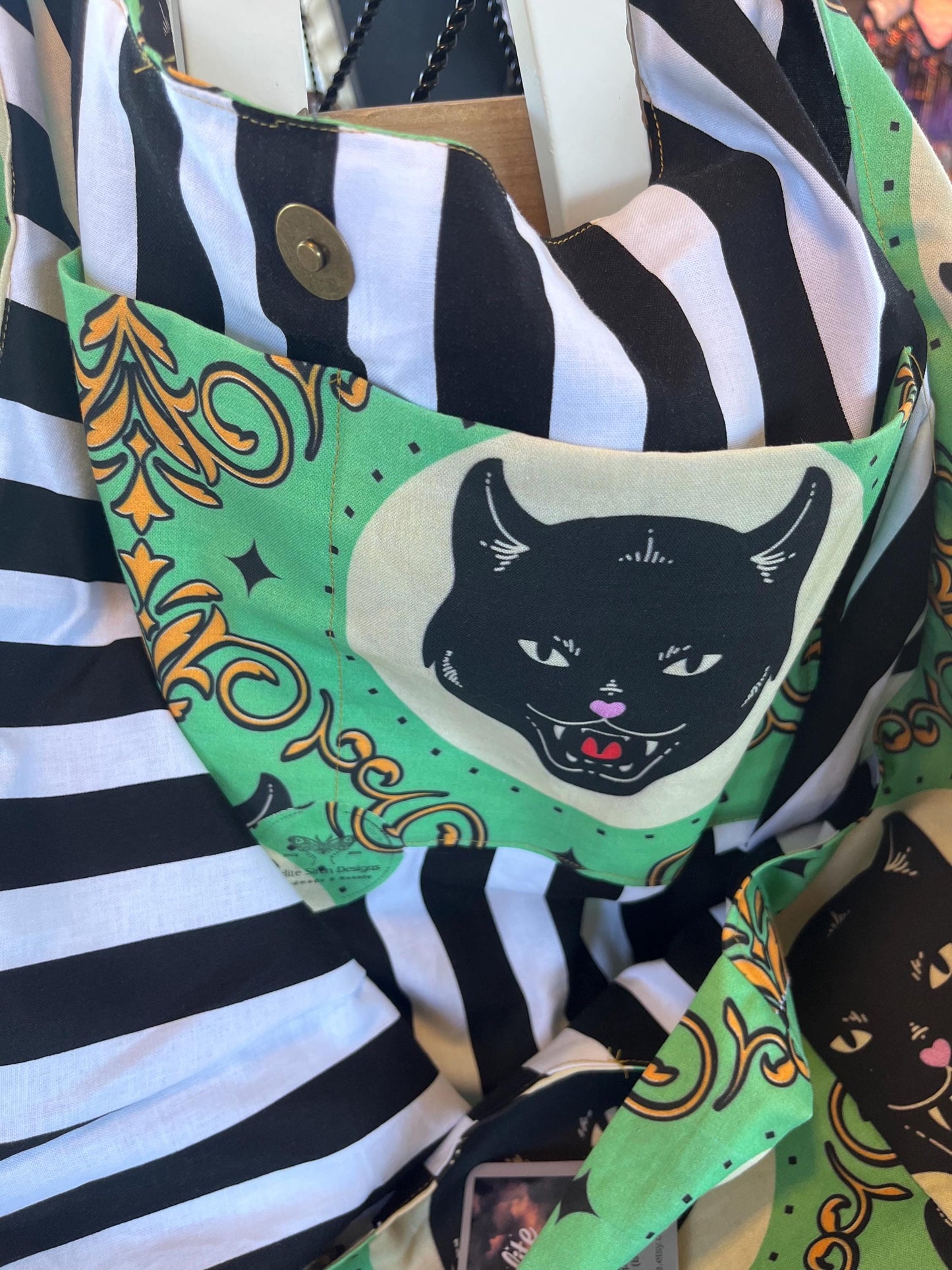 Regency style print hobo Bag w/black cat